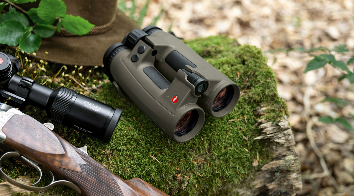 Leica Geovid 2019 Edition, il binotelemetro da caccia si rinnova il binotelemetro da caccia Leica Geovid 2019 Edition insieme al cannocchiale Leica Fortis e a un cappello tradizionale da caccia