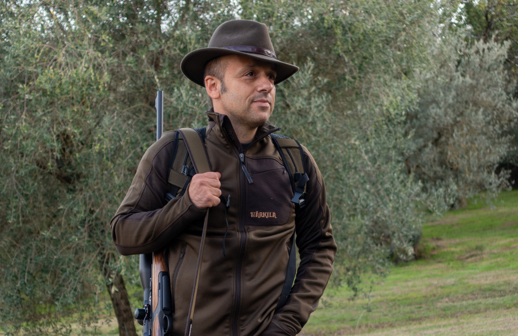 Härkila Gevar e Svarin, l’abbigliamento da caccia Matteo Brogi indossa l'abbigliamento da caccia Härkila Gevar e Svarin per il test su Caccia Magazine