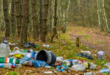 Cacciatori come sentinelle dell’ambiente: la proposta dell’europarlamentare Fiocchi Cacciatori come sentinelle dell’ambiente: spazzatura nel bosco