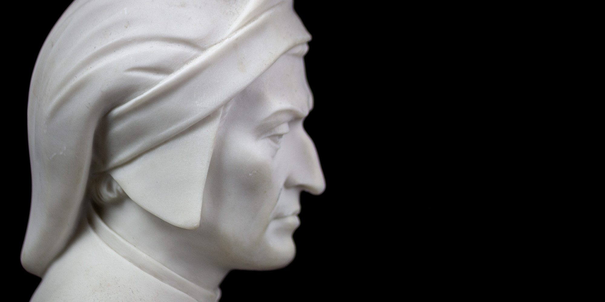 Cacce e animali nella Divina Commedia Cacce e animali nella Divina Commedia: statua di Dante Alighieri