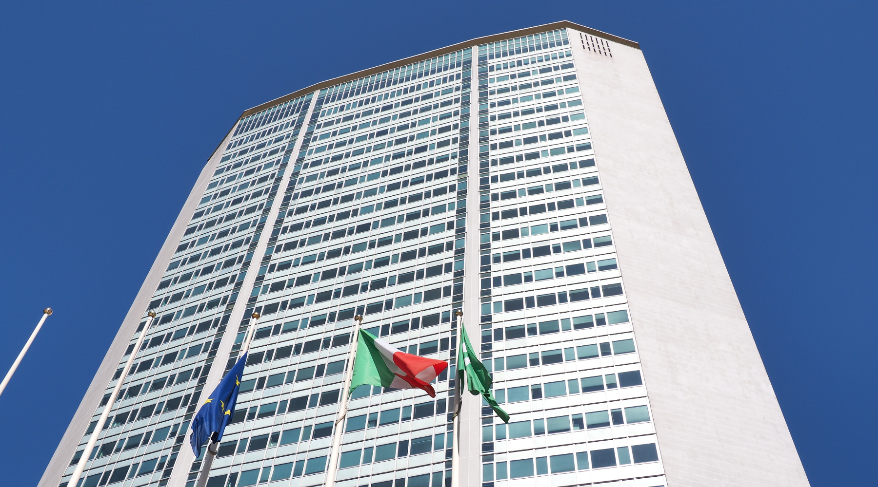 Le associazioni venatorie lombarde incontrano Fontana e Rolfi Le associazioni venatorie lombarde incontrano Fontana e Rolfi: facciata del Pirellone, sede della giunta regionale lombarda