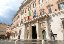 Pareri dell’Ispra sui calendari venatori, interrogazione alla Camera Pareri dell’Ispra sui calendari venatori, interrogazione alla Camera: facciata di palazzo montecitorio