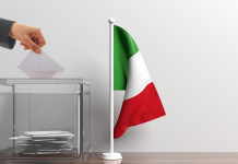Referendum sulla caccia: raggiunte le 500.000 firme Referendum sulla caccia: urna elettorale con bandiera italiana
