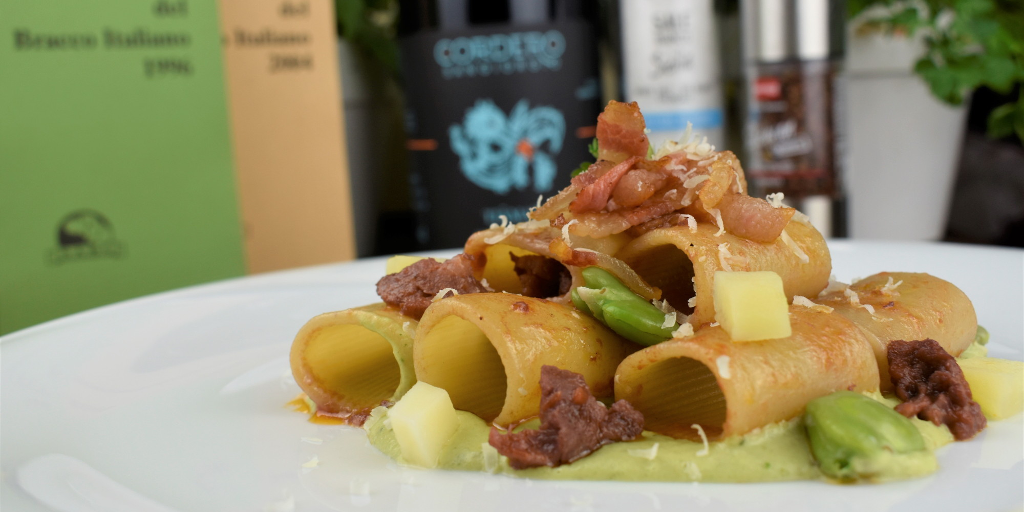 Paccheri alla salsiccia di cinghiale la ricetta dello chef Paccheri alla salsiccia di cinghiale con pecorino romano e crema di fave e patate
