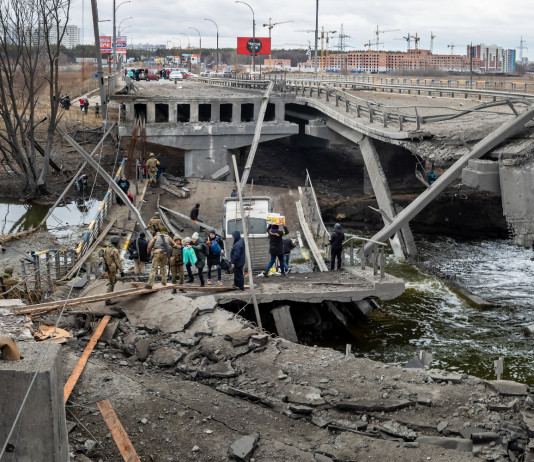 Guerra e biodiversità a rischio, la richiesta di Dreosto Guerra e biodiversità a rischio: ponte distrutto a Kiev
