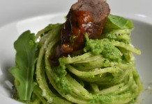 Tagliolini al pesto di rucola con involtini di alzavola: la ricetta Tagliolini al pesto di rucola con involtini di alzavola la ricetta