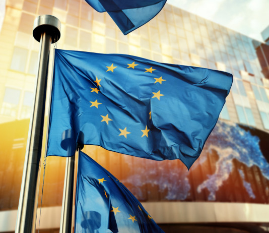 Procedura d’infrazione: cacciatori scrivono a Commissione europea Procedura d’infrazione: bandiere dell'Europa, commissione europea