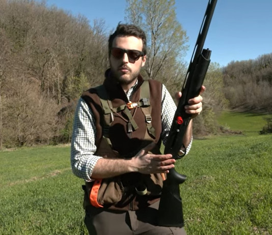 Caccia al fagiano col fucile semiautomatico Benelli M2 calibro 12 Caccia al fagiano col fucile semiautomatico Benelli M2 Black calibro 12