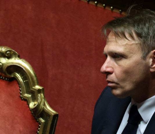 Il Fatto Quotidiano pubblica anteprima della bozza di riforma della legge sulla caccia Il Fatto Quotidiano pubblica anteprima della bozza di riforma della legge sulla caccia: Francesco Lollobrigida, ministro dell'Agricoltura, in Senato