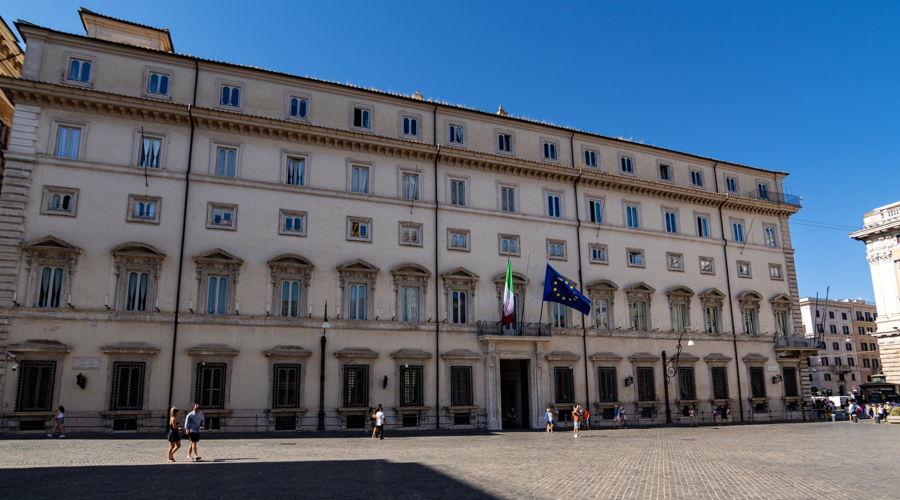 Niente riforma della legge sulla caccia nel consiglio dei ministri di ieri Niente riforma della legge sulla caccia nel consiglio dei ministri di ieri: facciata di palazzo chigi