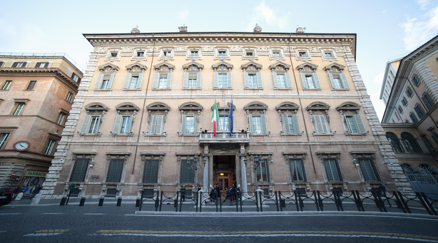 Ok della prima commissione del Senato alla riforma della legge sulla caccia Ok della prima commissione del Senato alla riforma della legge sulla caccia: facciata di Palazzo Madama, sede del Senato