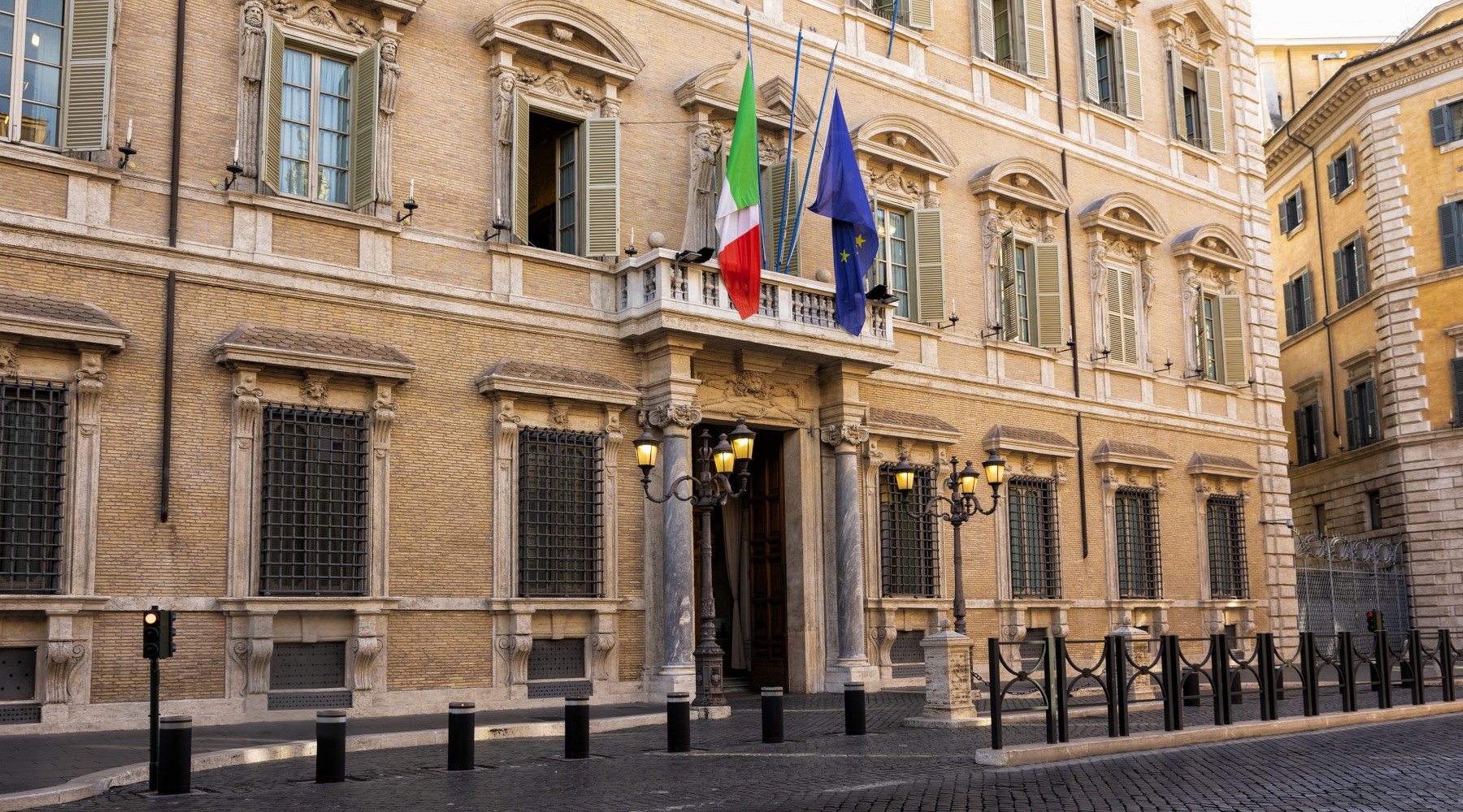Proseguono le audizioni sulla riforma della legge sulla caccia Proseguono le audizioni sulla riforma della legge sulla caccia: facciata di palazzo Madama, sede del Senato