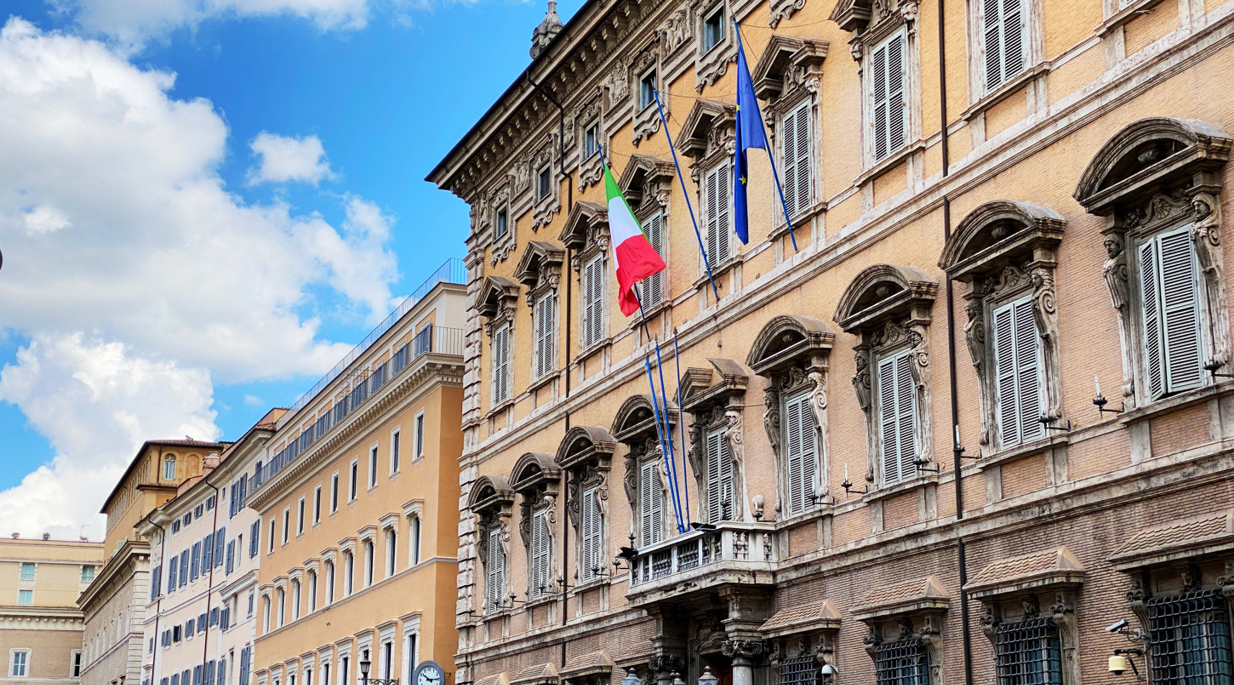 Si allungano i tempi della riforma della legge sulla caccia Si allungano i tempi della riforma della legge sulla caccia - facciata di palazzo madama, sede del senato della repubblica italiana