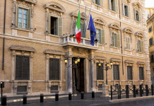 Legge di bilancio, non c’è la caccia tra gli emendamenti segnalati Legge di bilancio, non c’è la caccia tra gli emendamenti segnalati - facciata di palazzo madama, sede del Senato