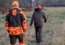 Arcicaccia: la riforma delle afv avvia «mercificazione della fauna» Arcicaccia la riforma delle aziende faunistico-venatorie avvia «mercificazione della fauna» - due cacciatori di spalle