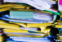 In commissione ancora ferma la riforma della legge sulla caccia In commissione ancora ferma la riforma della legge sulla caccia - documenti impilati