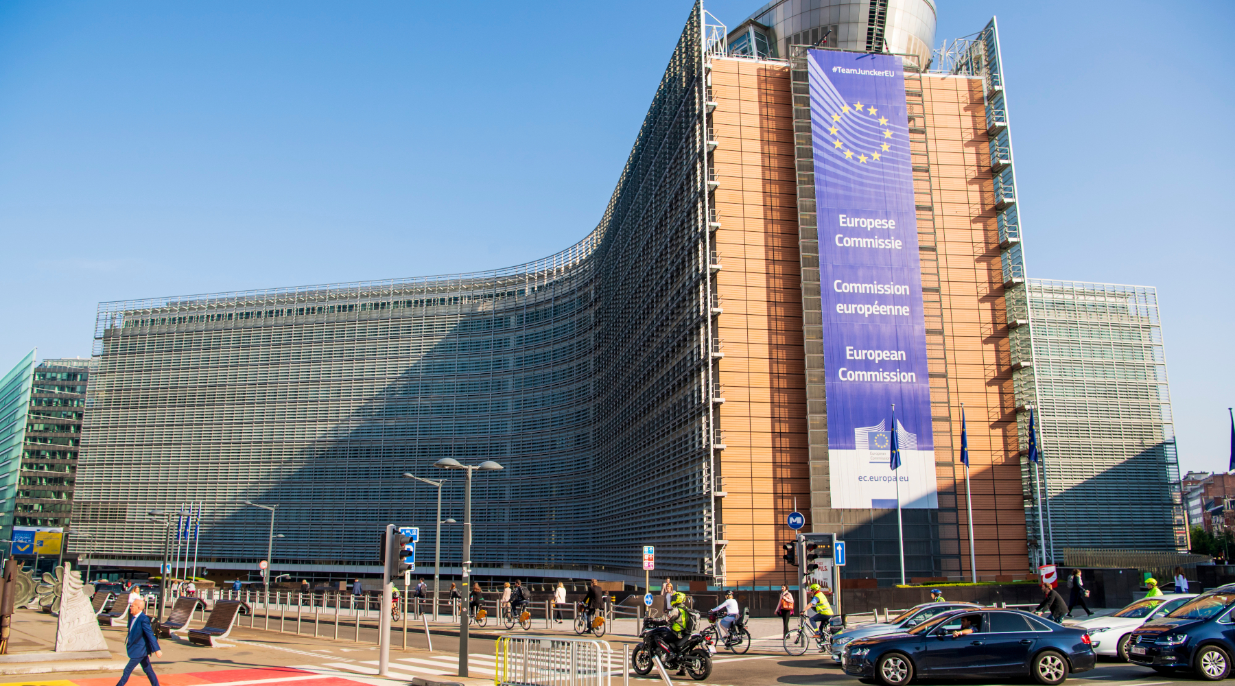 Ab «Inaccettabile» la lettera della Commissione europea sulla riforma della legge sulla caccia Ab «Inaccettabile» la lettera della Commissione europea sulla riforma della legge sulla caccia - palazzo berlaymont, sede della Commissione europea a Bruxelles