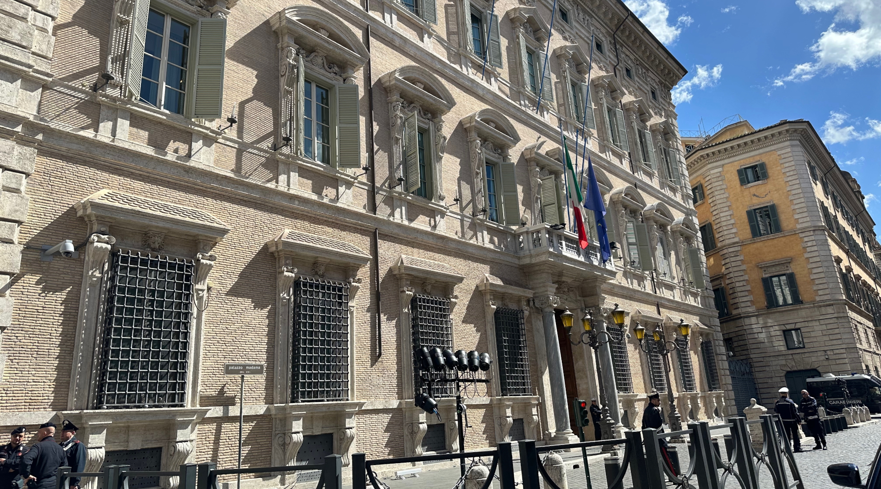 Riforma della legge sulla caccia, mercoledì il voto degli emendamenti accantonati Riforma della legge sulla caccia, mercoledì il voto degli emendamenti accantonati - facciata di Palazzo Madama, sede del Senato della Repubblica Italiana