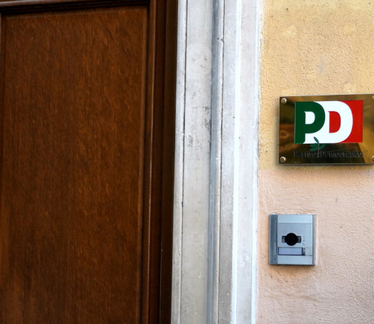 Pd: rinviare a settembre l’esame del ddl caccia Pd rinviare a settembre l’esame del ddl caccia - sede del Partito democratico in largo del nazareno a Roma
